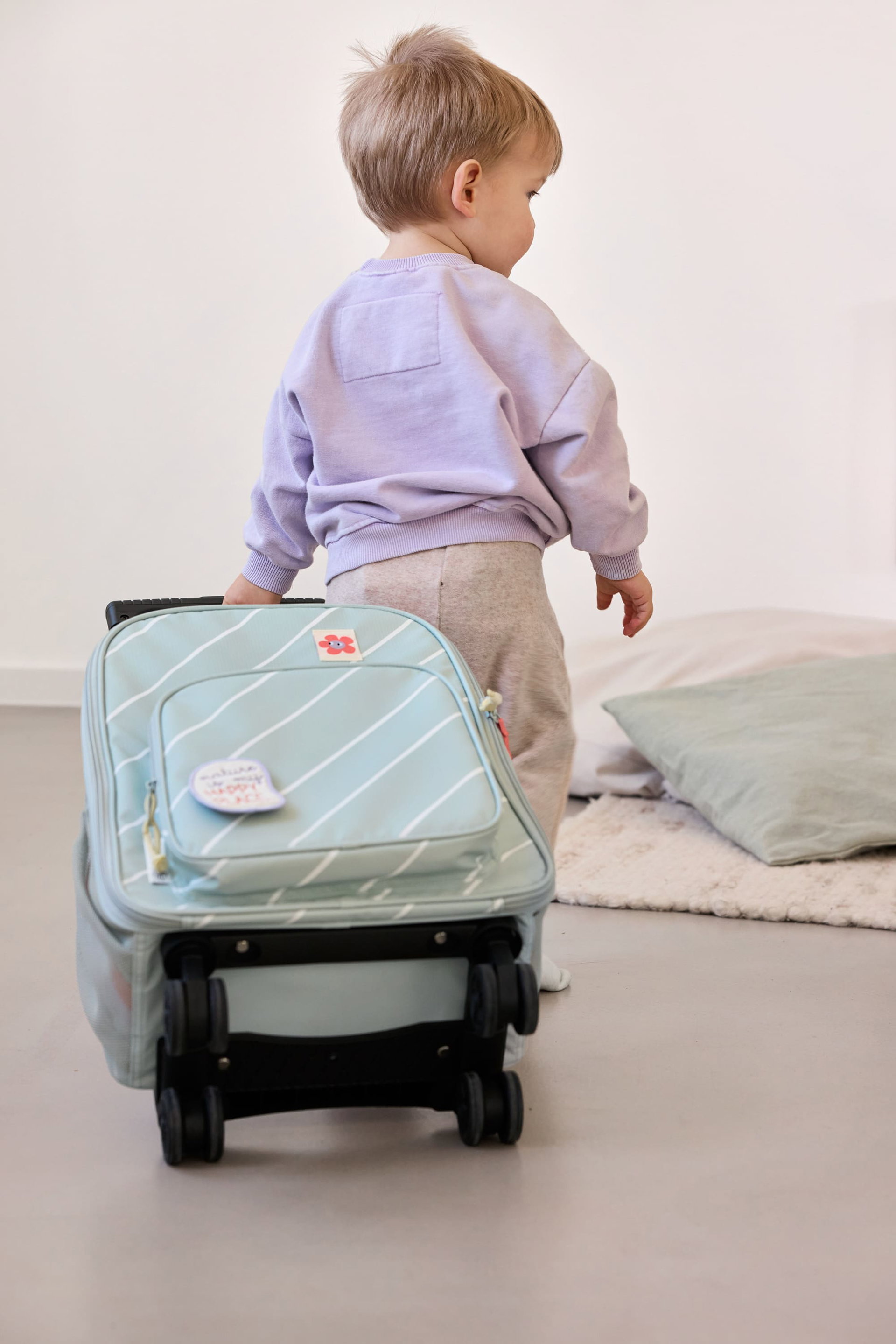 Kinder, Rucksack, Trolley, Lila Mantel, Kleinkind