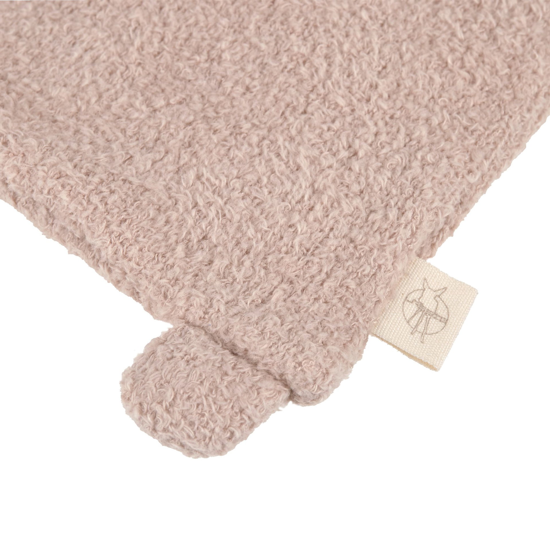  towels, plush, beige, soft, fabric tag