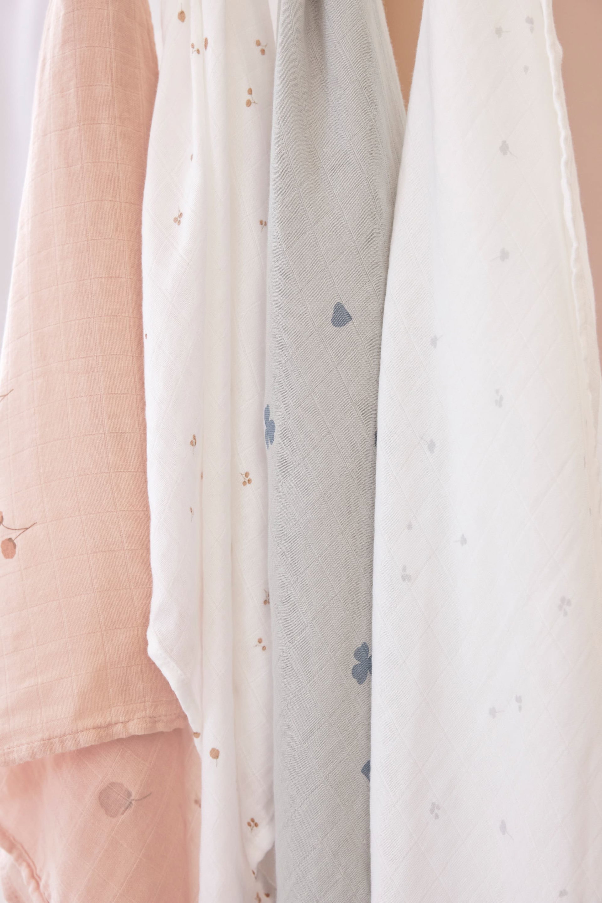Textilstoff, Schal, Stofftuch, zartes Muster, Pastellfarben