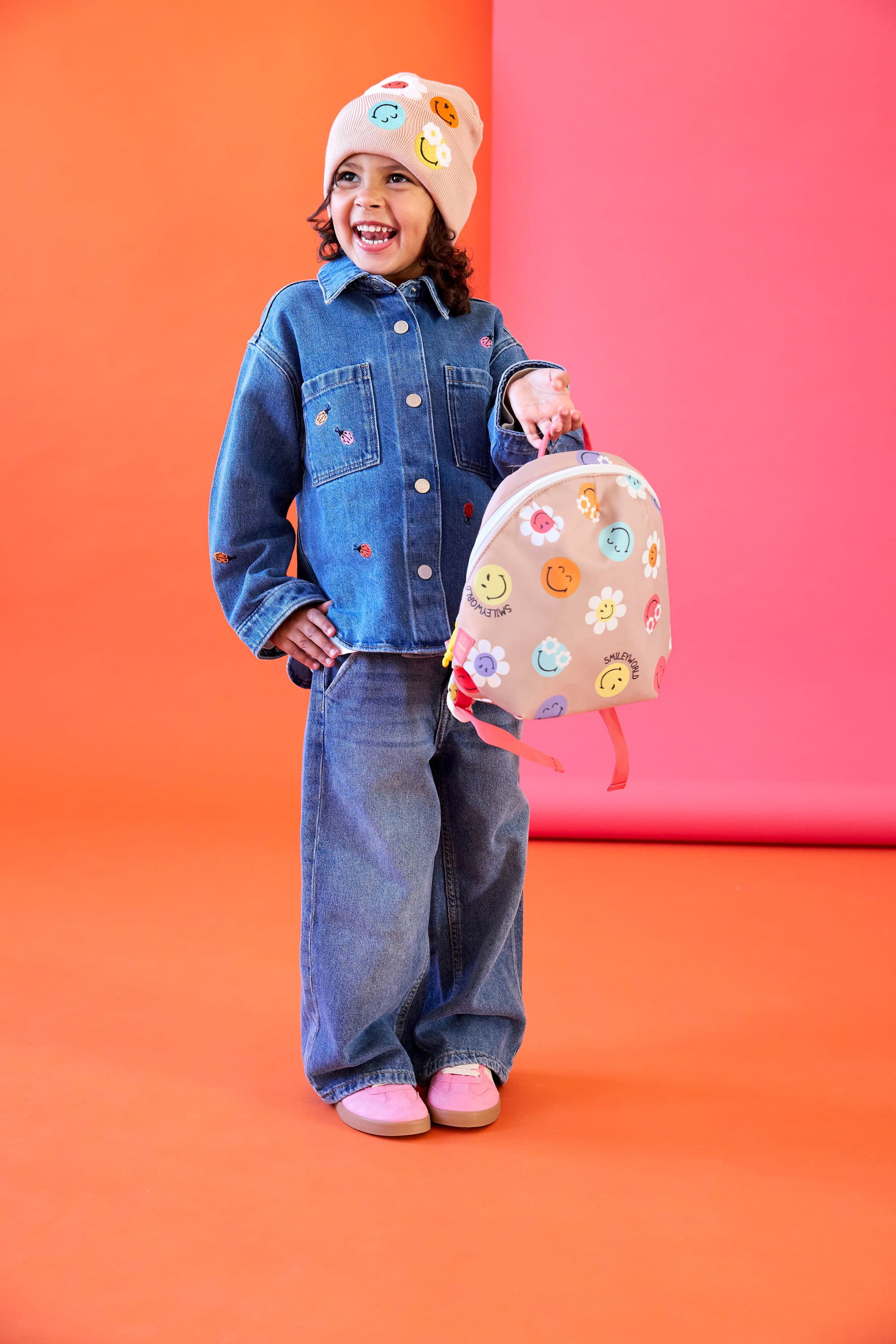 Kinderjacke, Jeans, Rucksack, Mütze, Casual