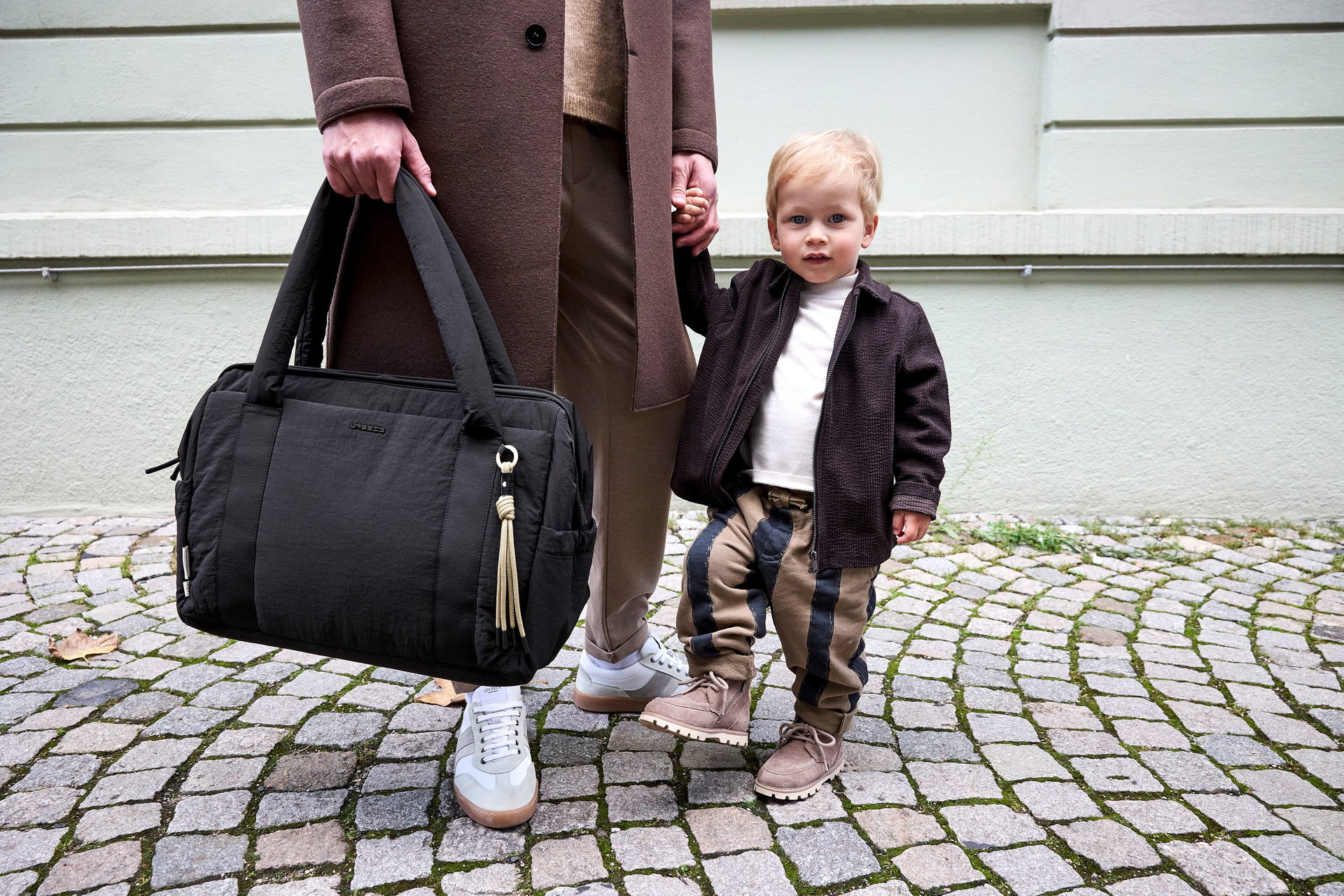 Mantel, Pfad, Handtasche, Hosen, Jacke