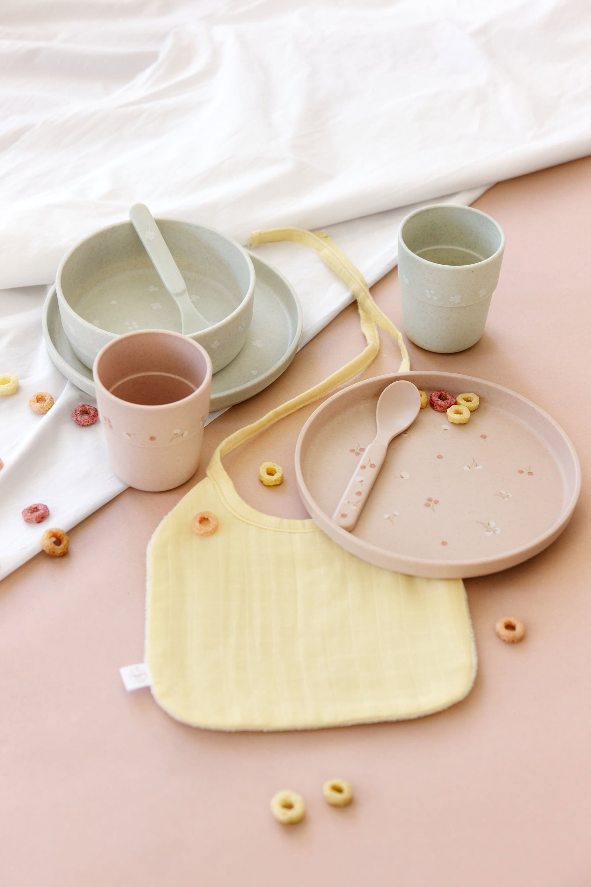 Babygeschirr-Set, Silikon, Pastellfarben, Teller und Schüsseln, Lätzchen