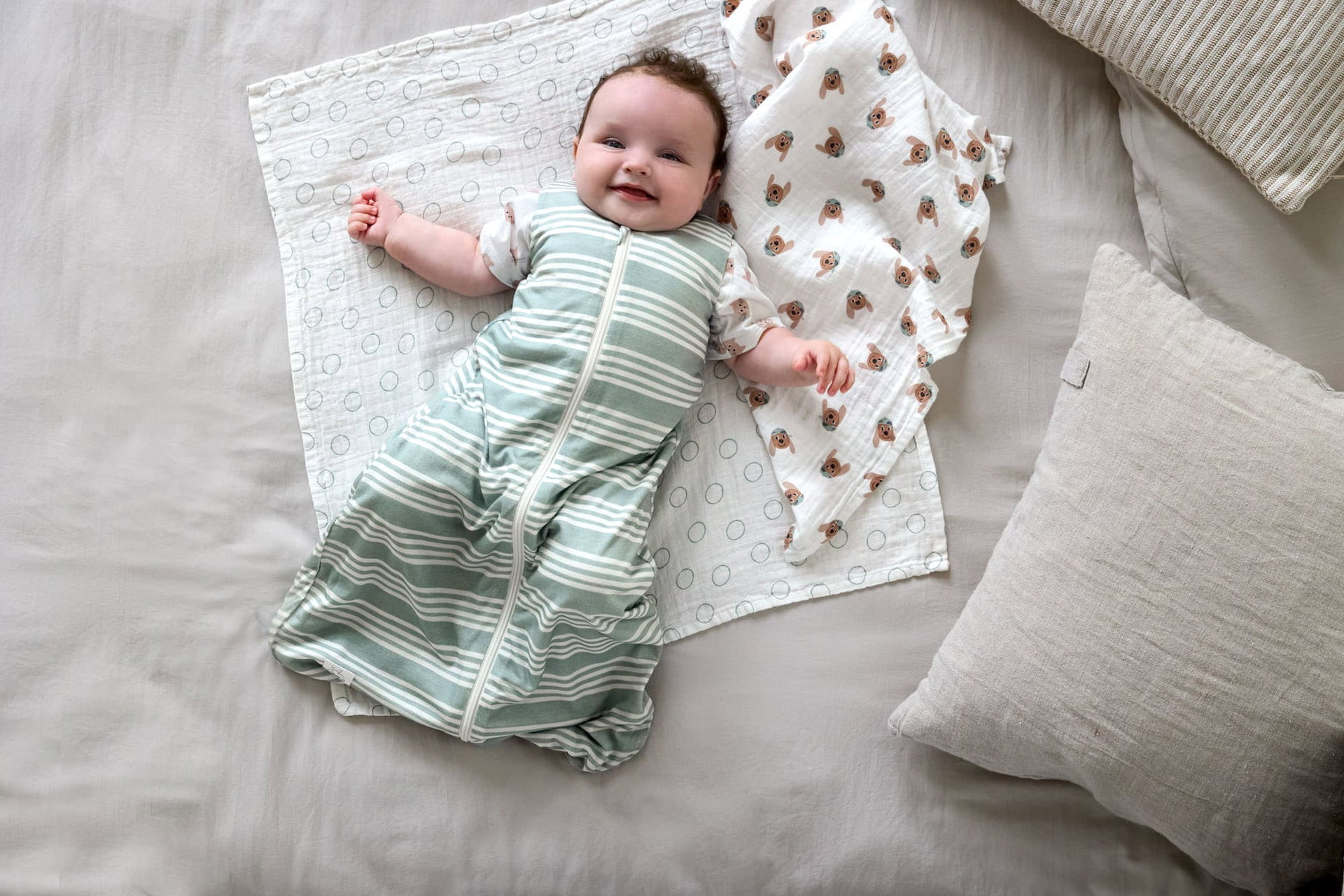 Baby, Babykleidung, Strampler, grüner Streifen, Schlafsack