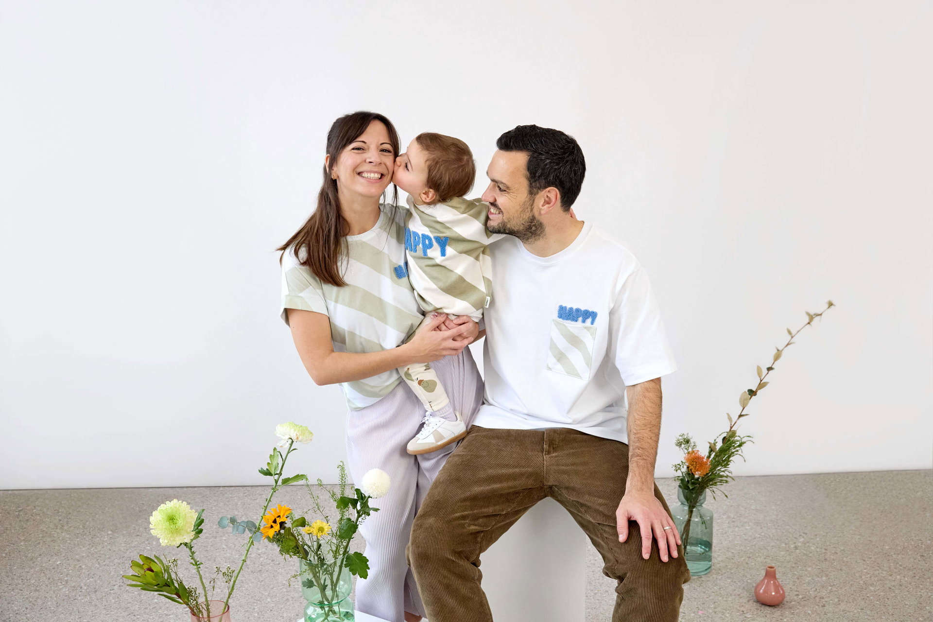 Bild 3 T-Shirt unisex GOTS (relaxed fit) - Little Gang, Happy Weiß