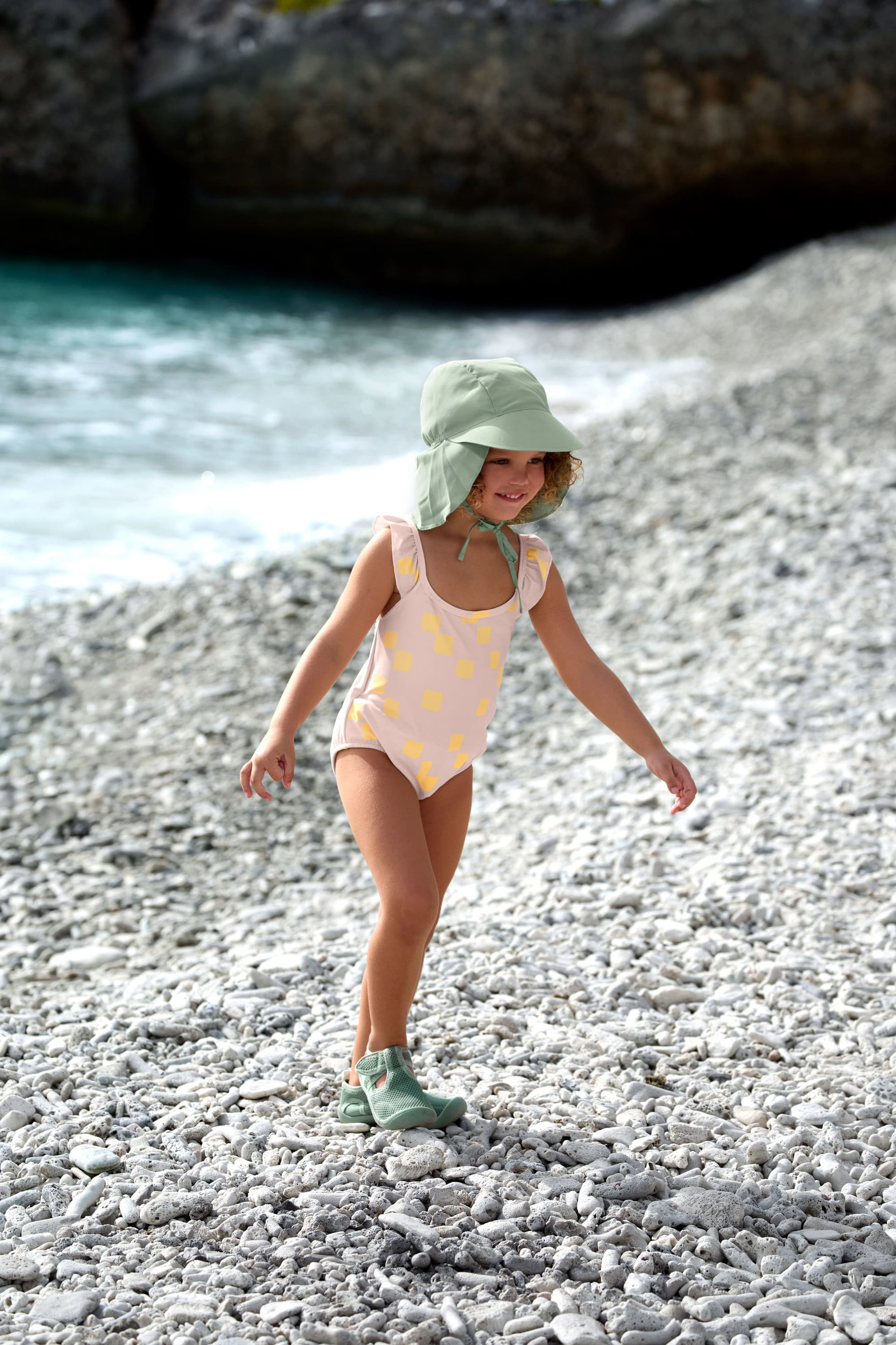 Rock, Hut, Strandkleidung, Kind, Person