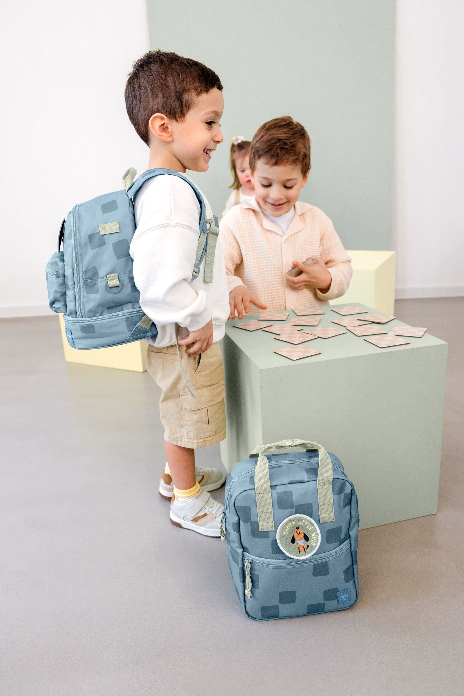 Bild 8 Kindergartenrucksack Mini - Pattern Party, Blau, Junge, Kind, Männlich, Person, Portrait
