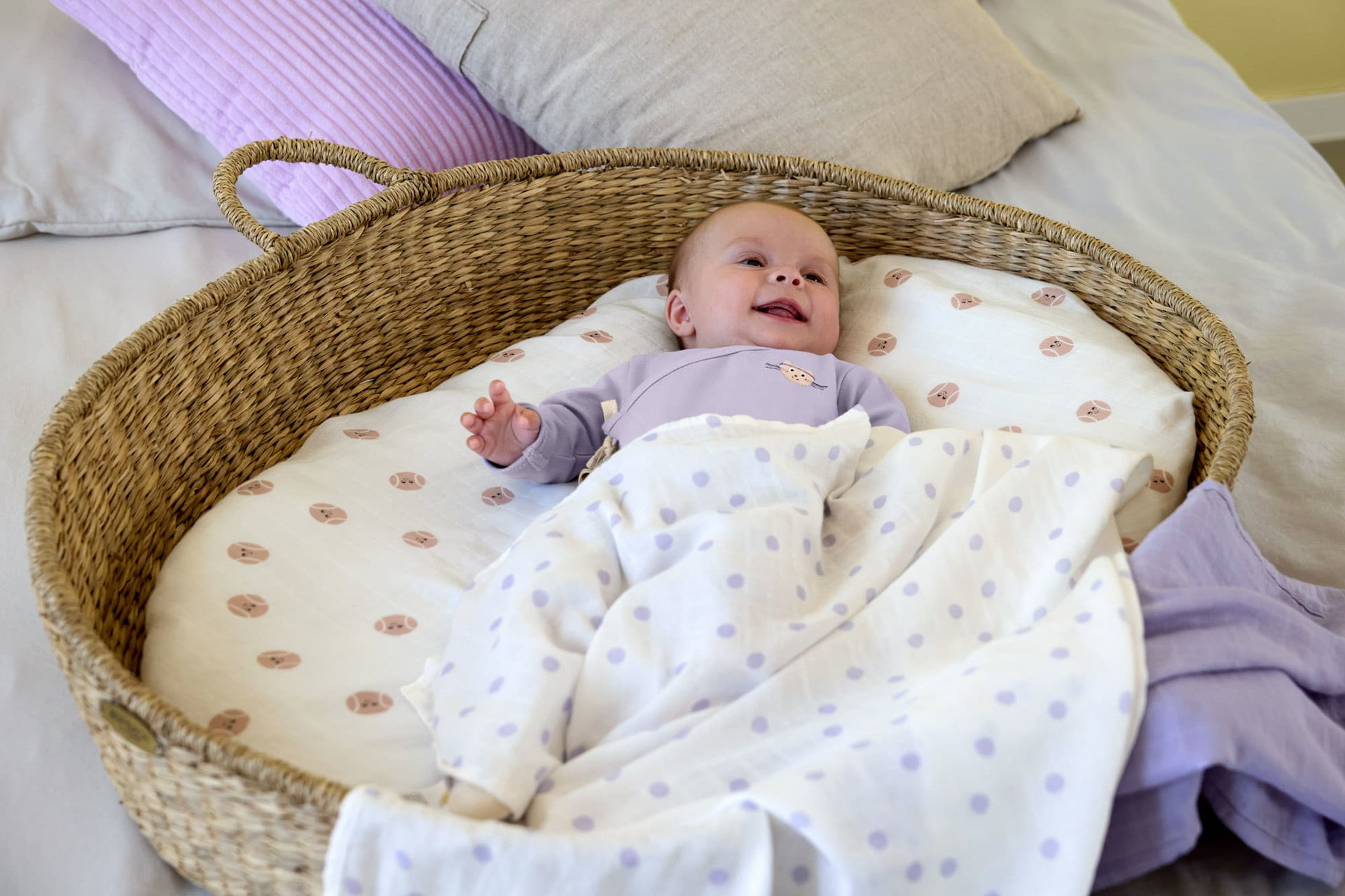 Krippe, Mobiliar, Bett für Säuglinge, Baby, Person