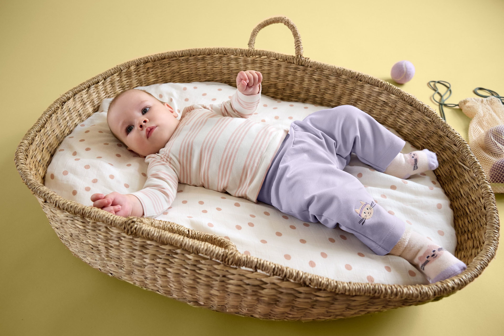 Baby, Person, Bett für Säuglinge, Strumpfwaren, Socke