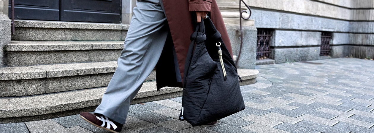 Handtasche, schwarze Tasche, Reißverschluss-Tasche, gepufferte Tragetasche, Streetstyle