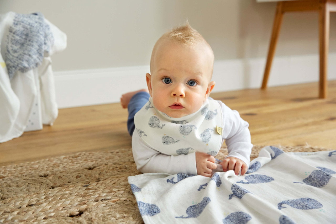 Bandana Bébé Little Water Whale Lässig – Coton Bio Doux Hydrofuge, Boutons-Pression, Motif Baleine Adorable